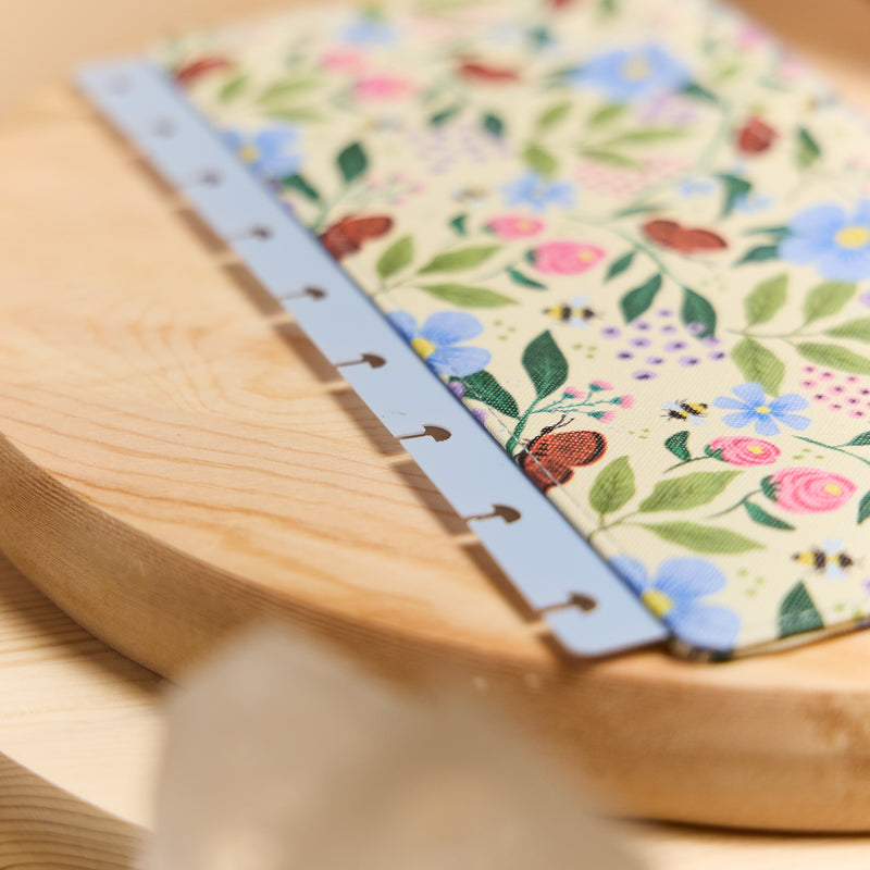 Buzzy Garden - Snap In Classic Card Holder Wallet