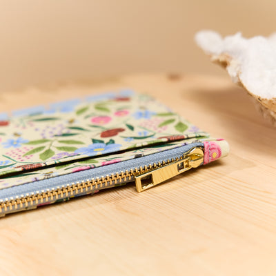 Buzzy Garden - Snap In Classic Card Holder Wallet